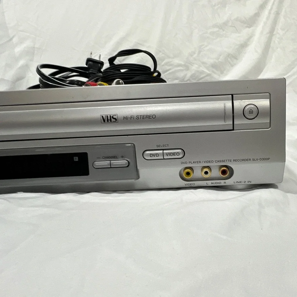 Sony SLV-D300P DVD Player VCR Player Combo Silver (No Remote) Tested Works